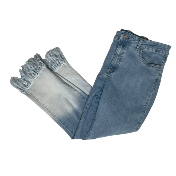 FOREVER 21 LIGHT WASH OMBRE FRAYED HEM CROPPED JEANS SIZE 30 - Picture 3 of 11